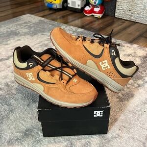 DC Shoes Kalis Lite SE Skateboard Shoes Wheat Size 10.5 NWB Dead Stock